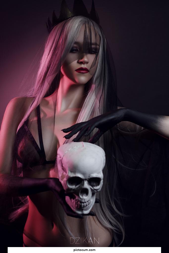 The Dark Queen cosplay photoshoot by Dzikan