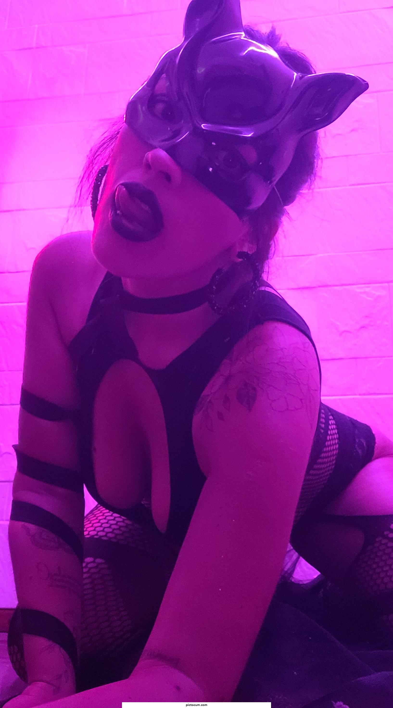 Are you coming to play with me? We're going to have a great time, my love 😈🔥.