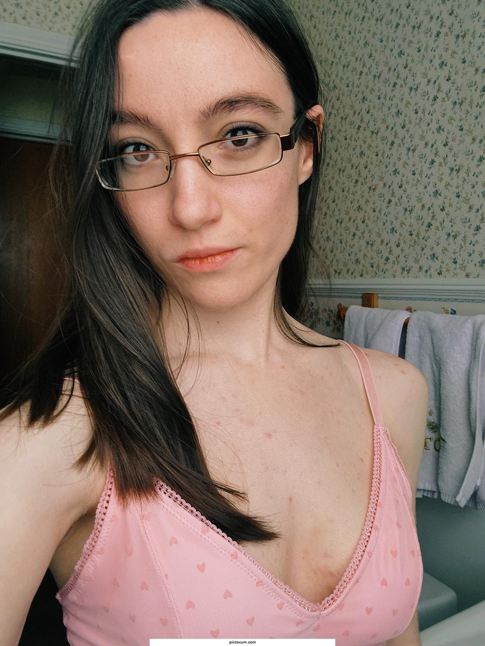 Anyone a fan of brunette beauties? 🥰