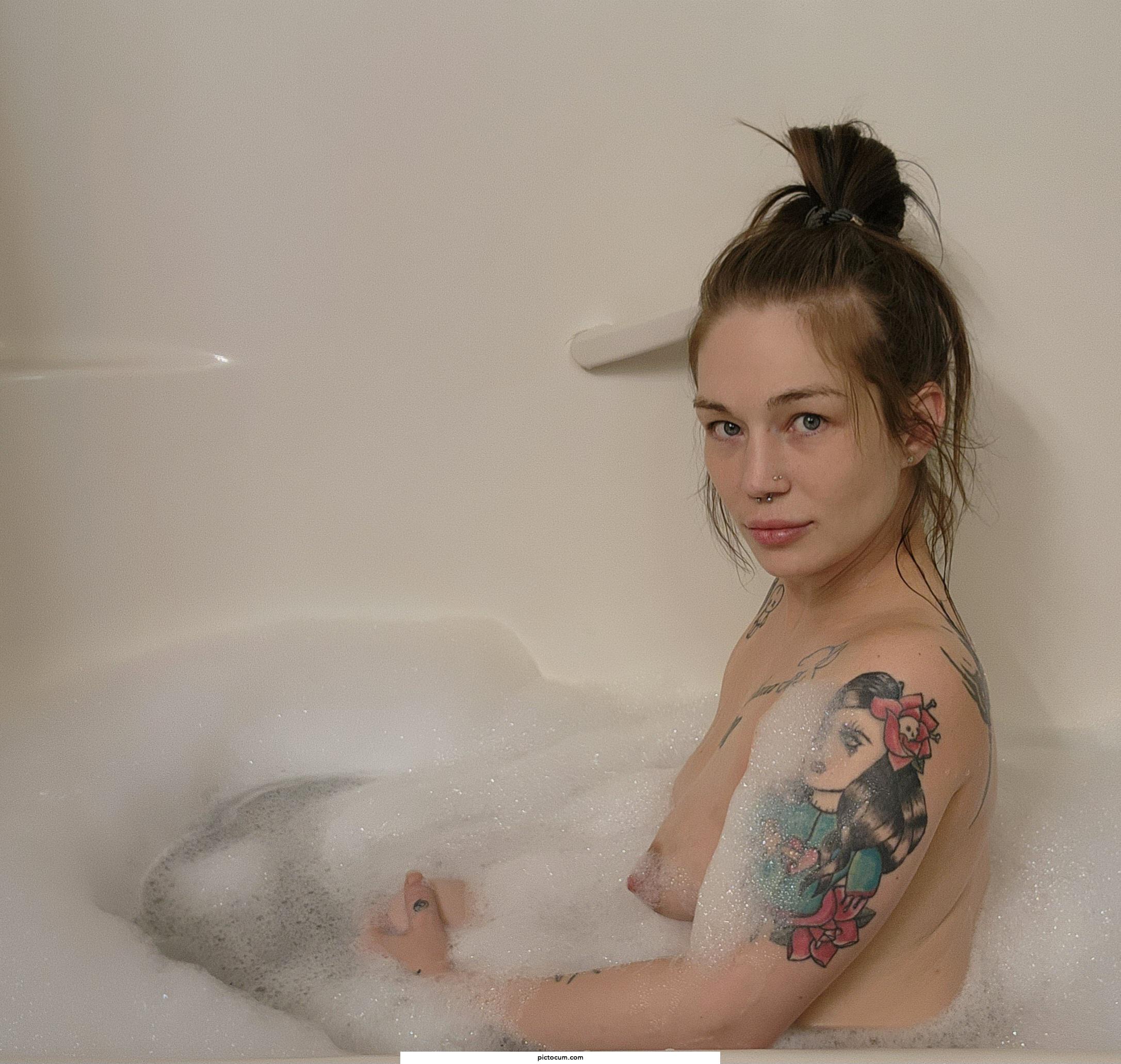 Fucking love bubble baths 🛁