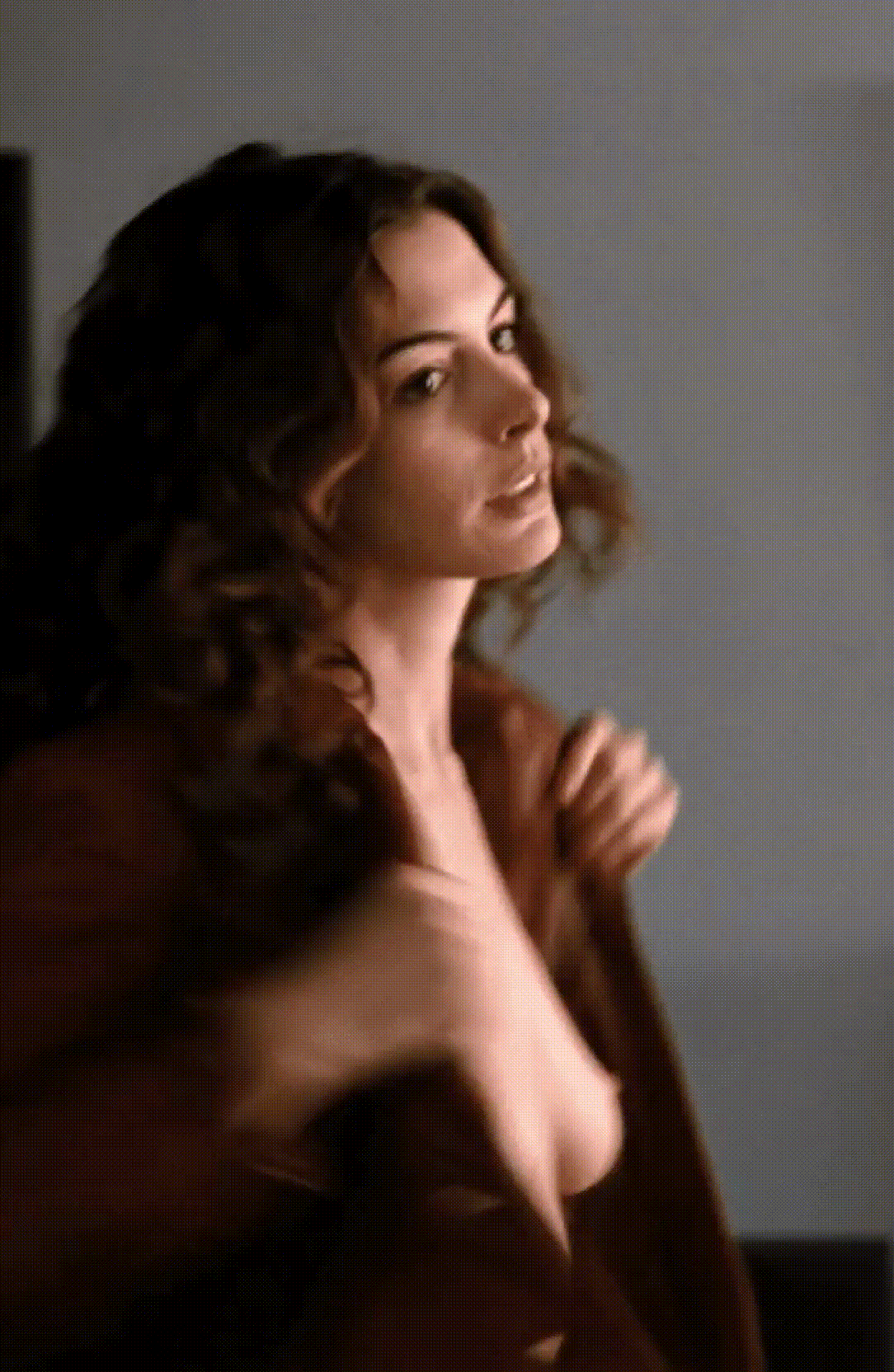 Anne hathaway nude gif