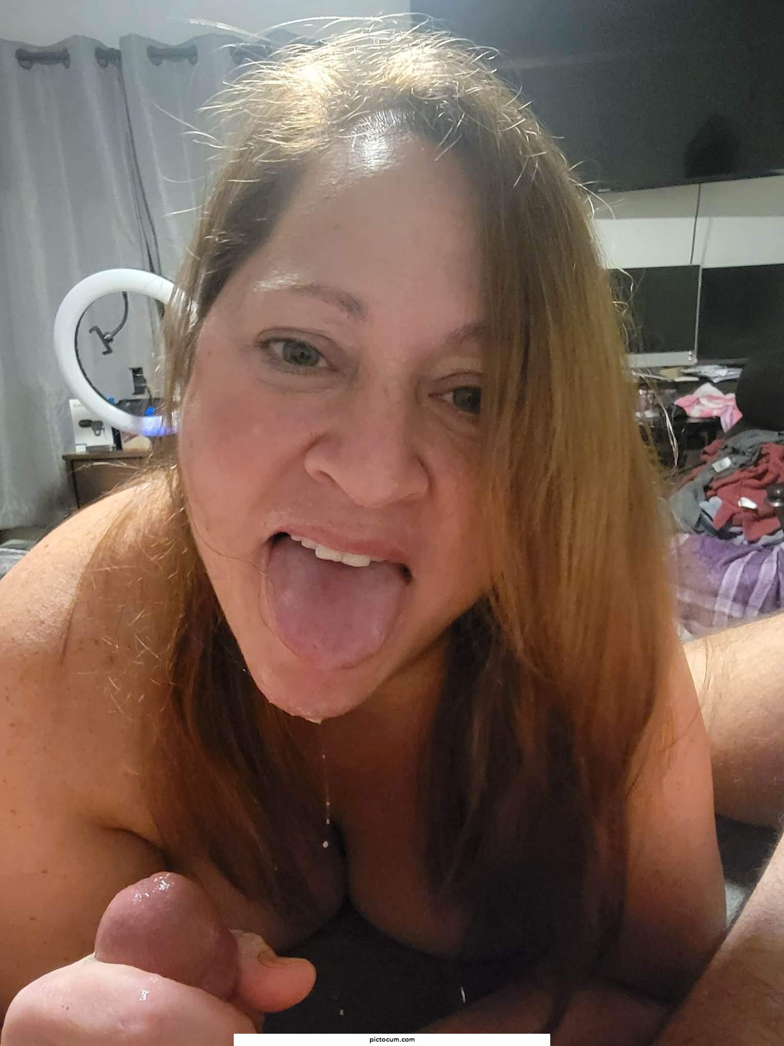TGIF. Mouth dripping with cum is the best way to start the day💦💦