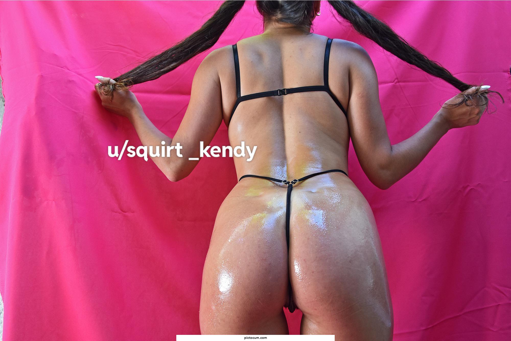 Latina oiled up. Play with me please