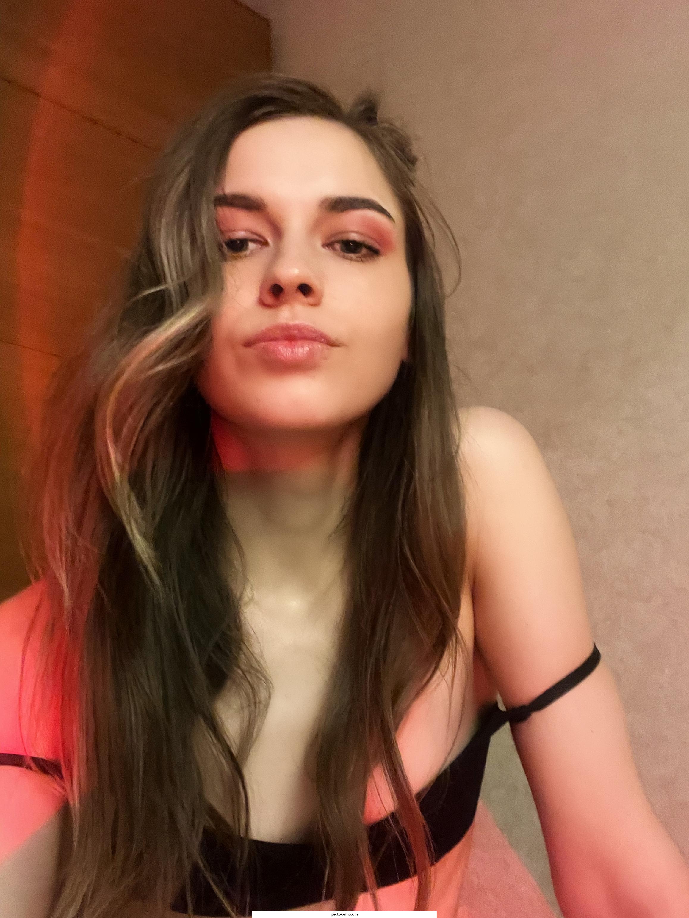 Spending my evening 😏 all relaxed and a little naughty 💓