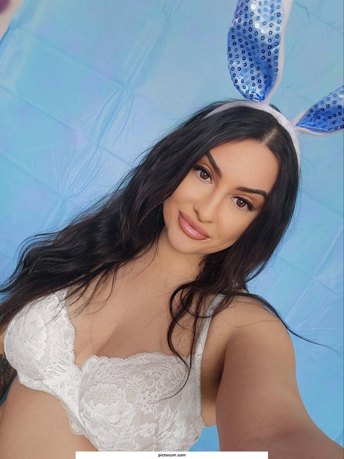So I make a sexy or cute Easter bunny ? 🐰💗