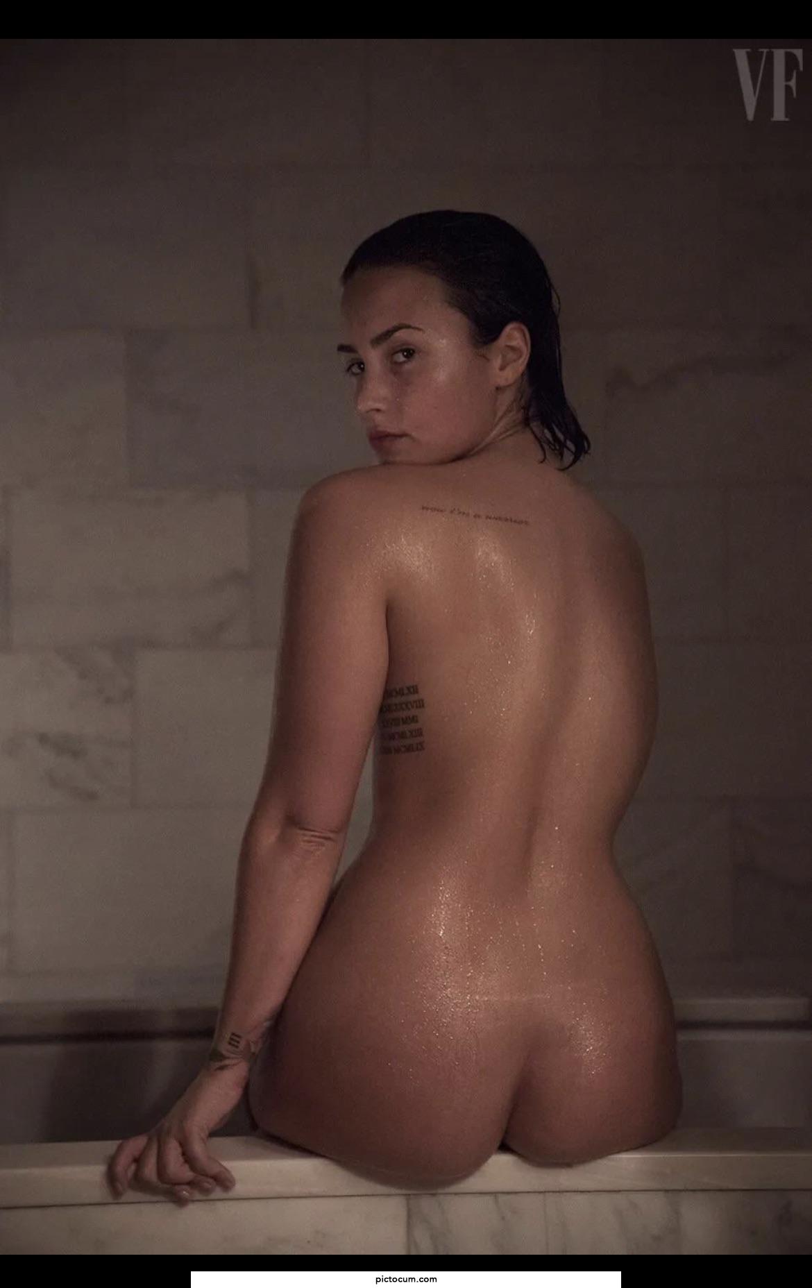 Demo Lovato has a nice ass 🍑