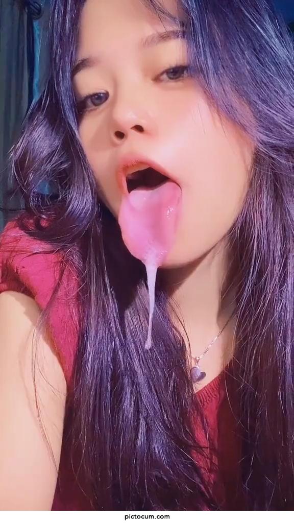 🥵🥰 im emma im a Muslim ahego girl and im new on reddit 🥰🥵