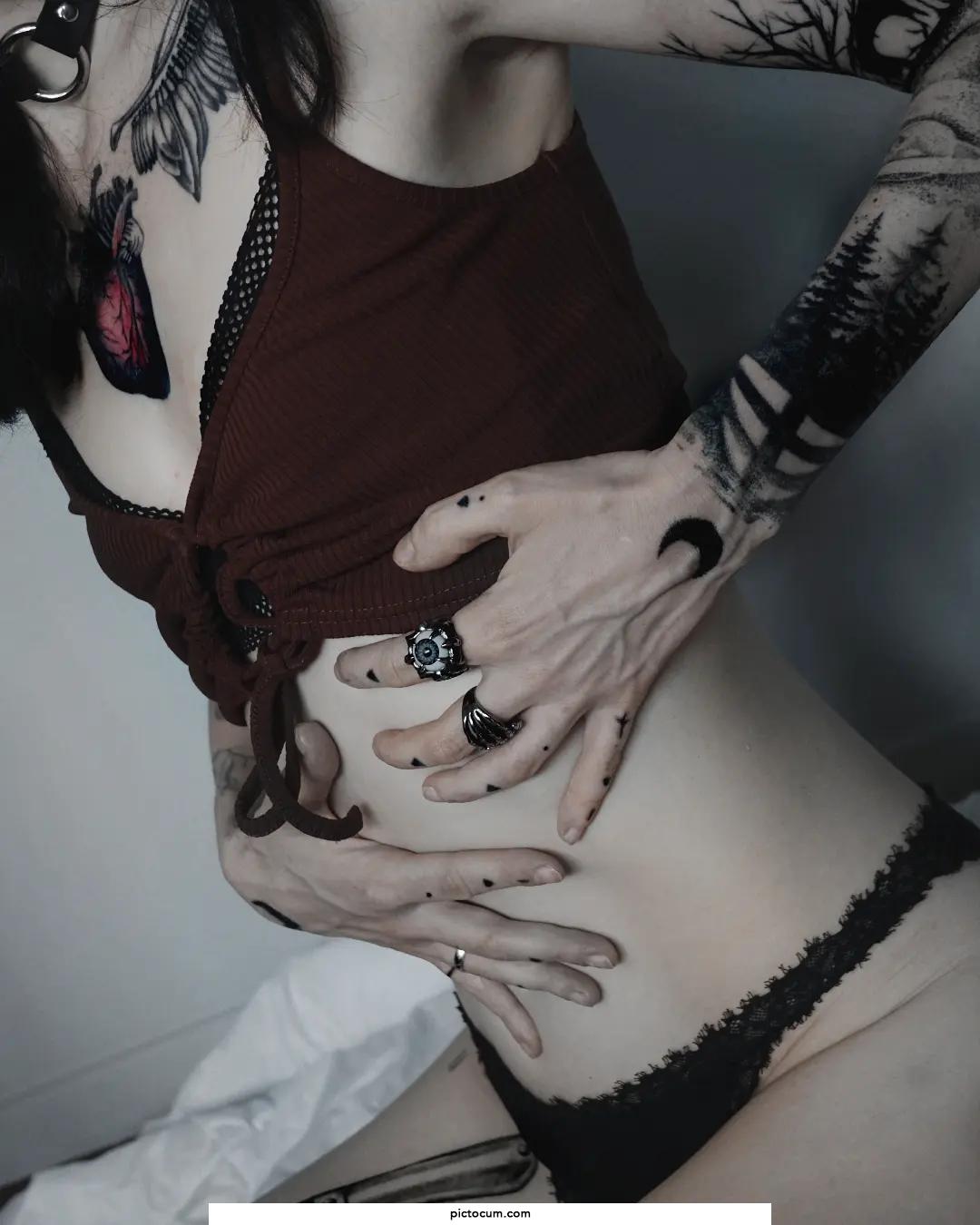 How do you like my yummy tummy?