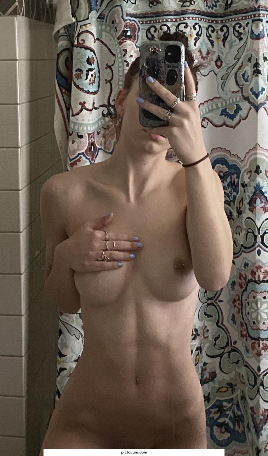 19 and ready to fuck 😏