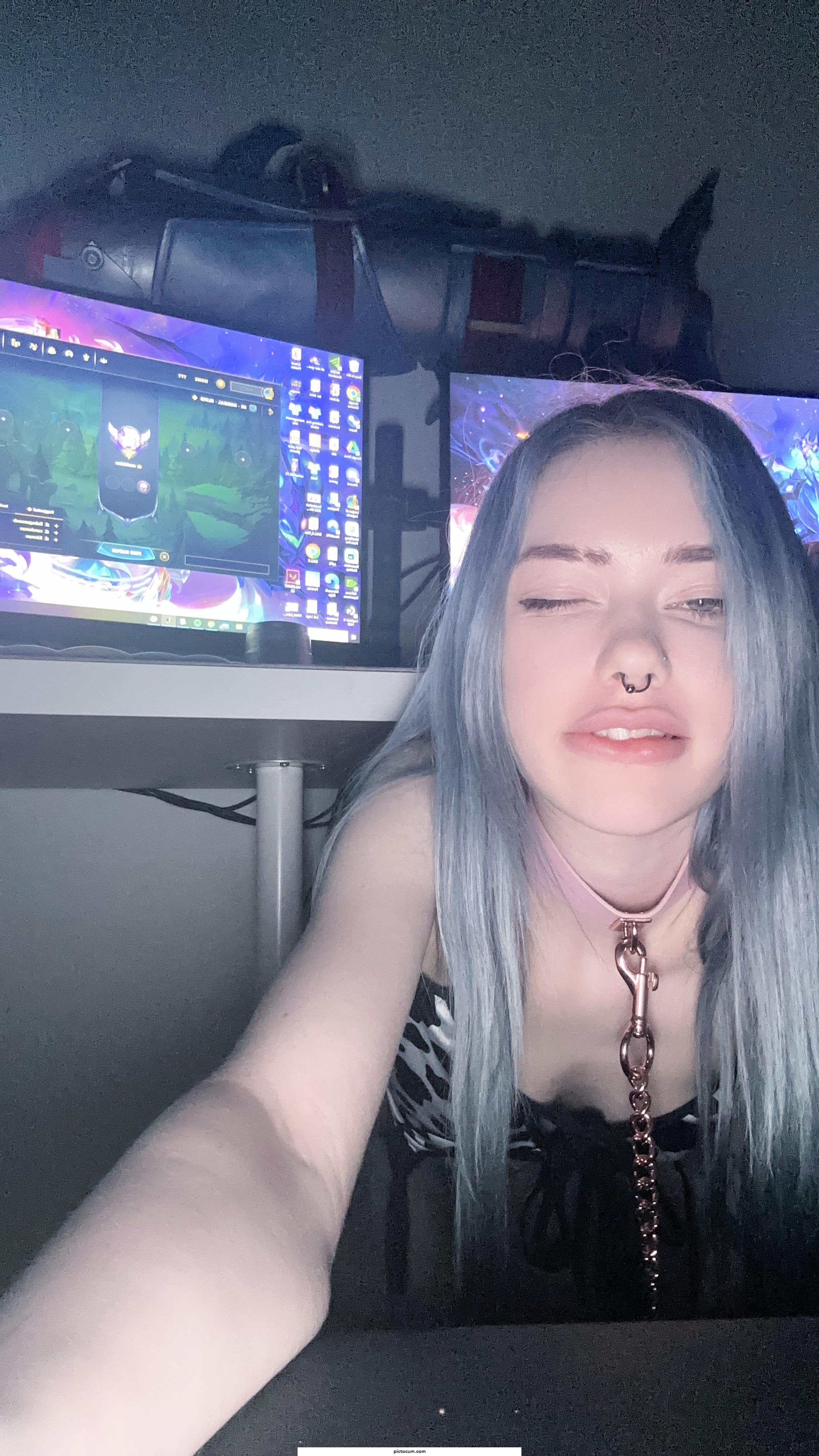 Under desk support or in game support