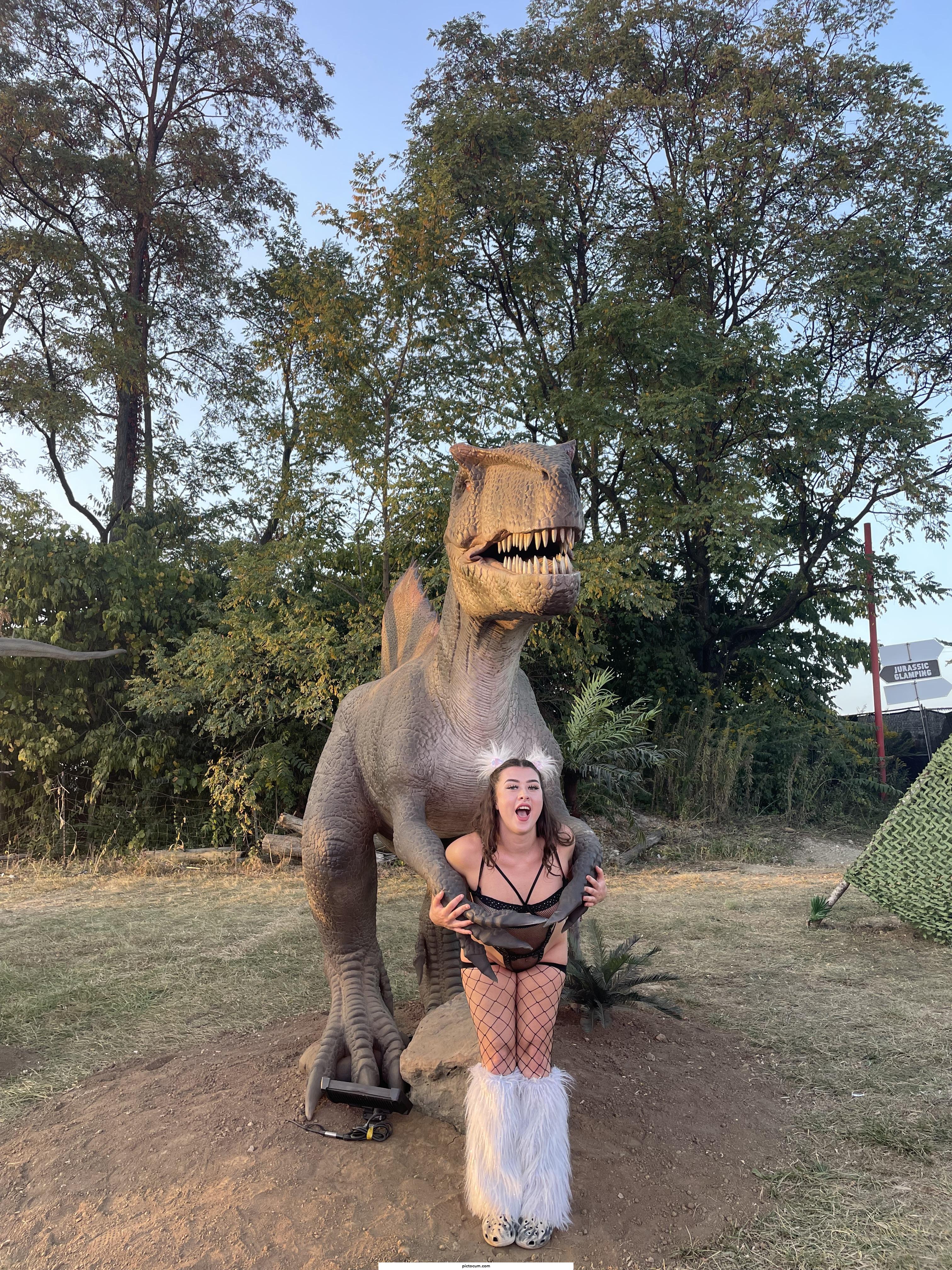 Omg the Dino at lost lands grabbed my tits!!