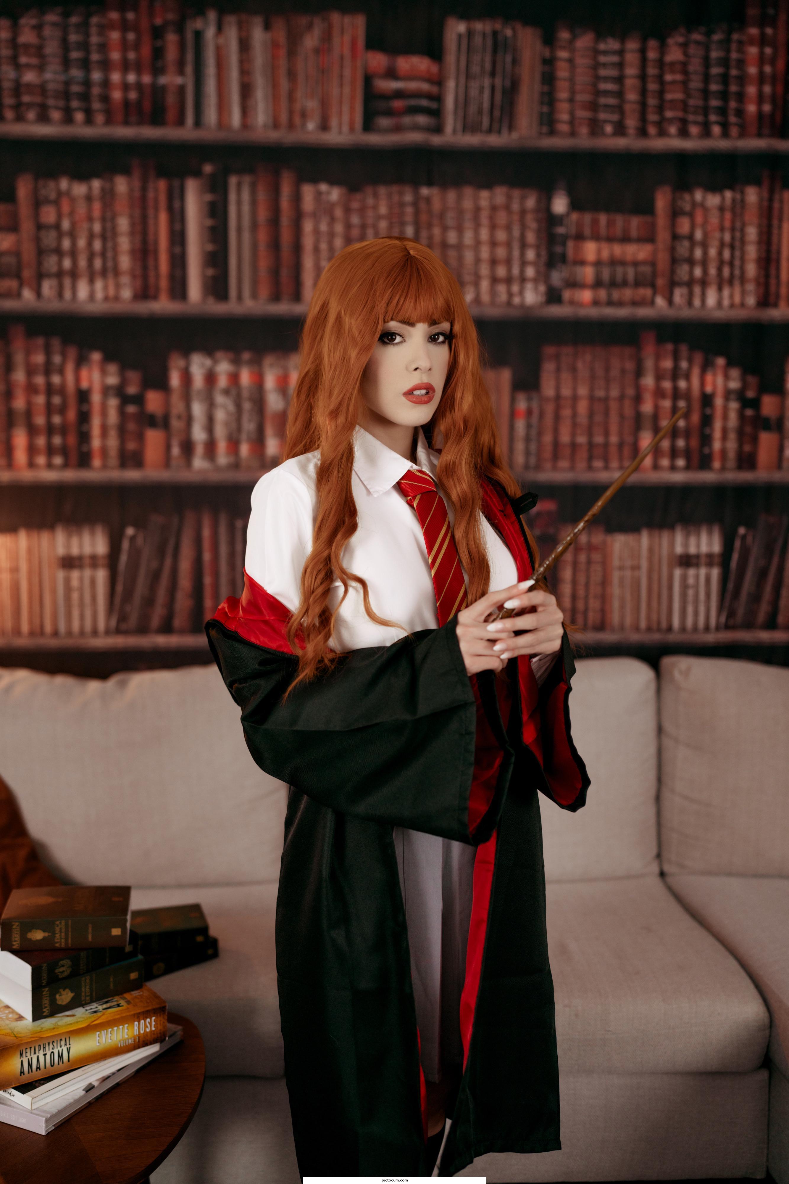 Hermione from Harry Potter by Waifu Korra