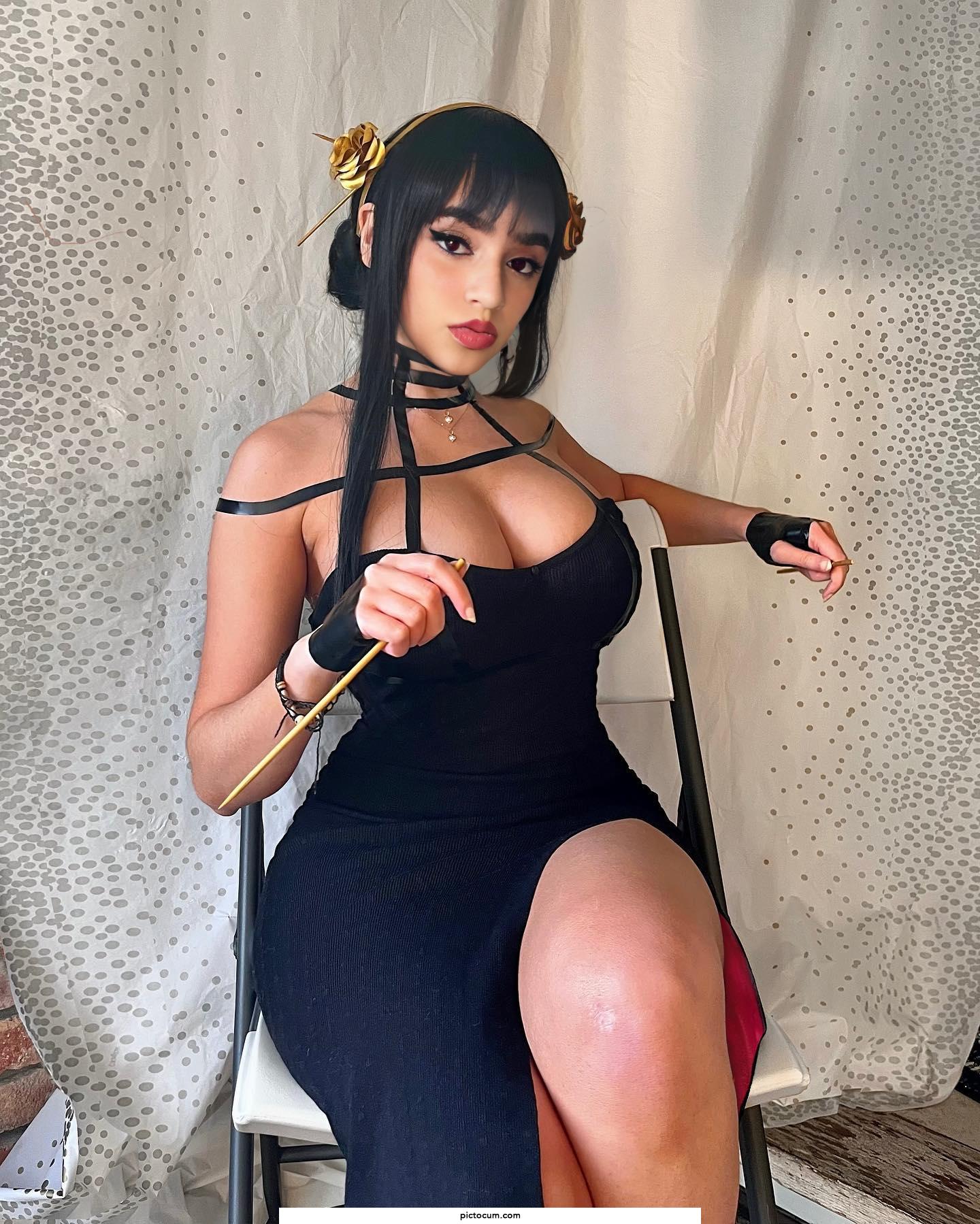 Yor Forger cosplay by Venus