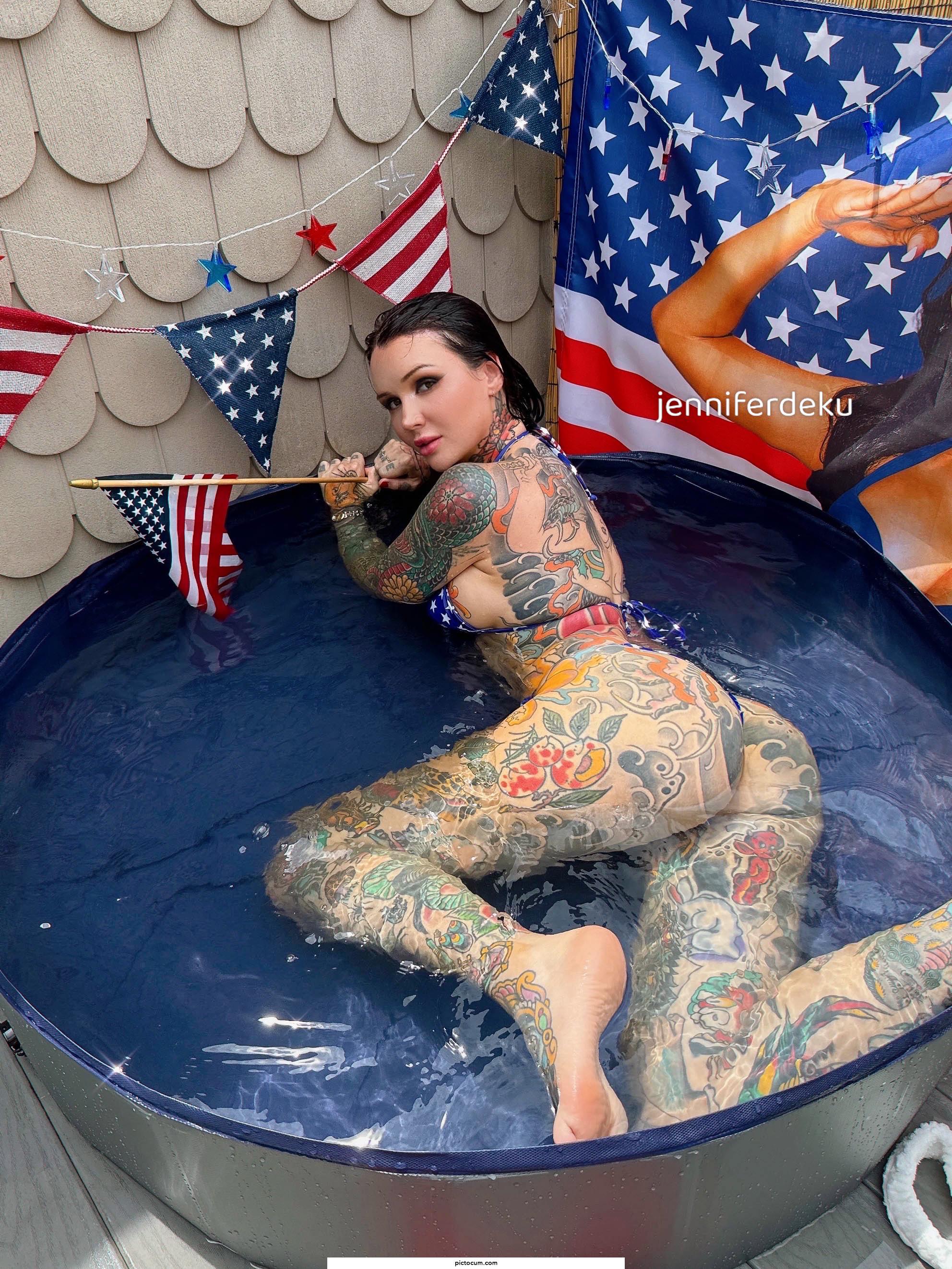 If this pool was filled with bud light this would be the ultimate USA thirst trap