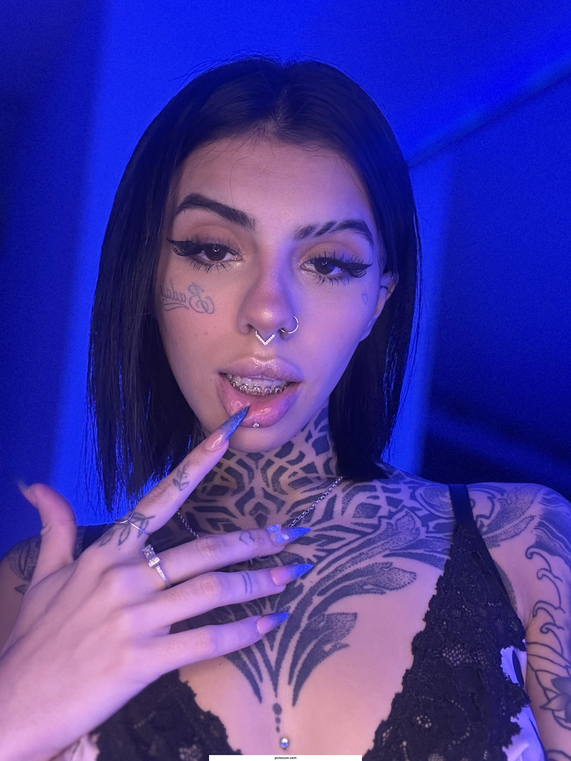 feeling hot and sexy here