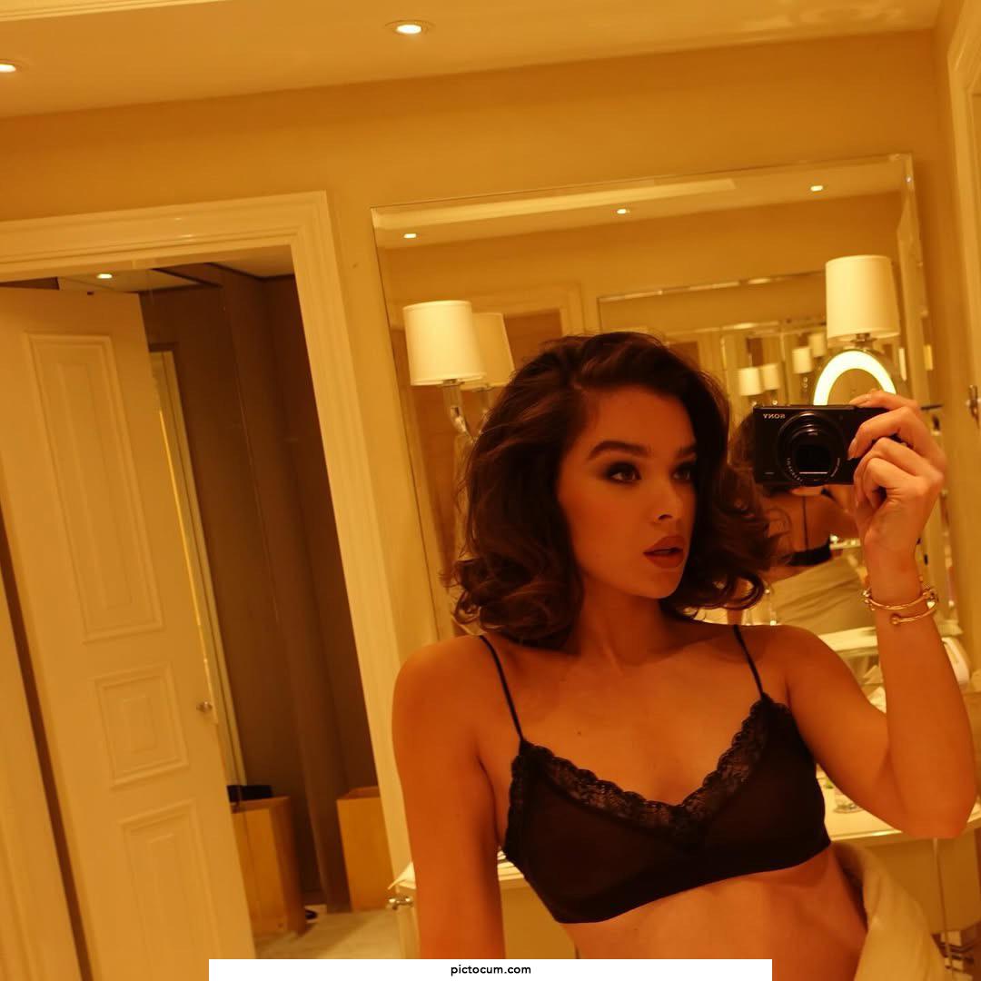 Hailee Steinfeld